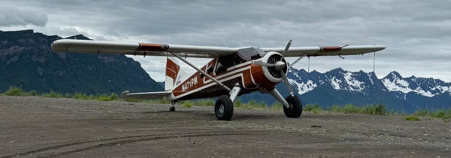Alaska Ultimate Safaris de Havilland Beaver aircraft at Beluga Lake
